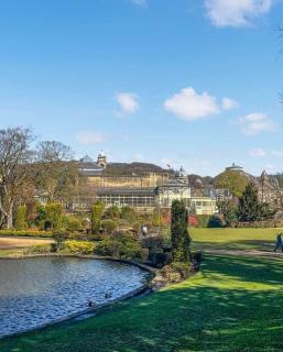 Pavilion Mews Luxury Apartment - 2