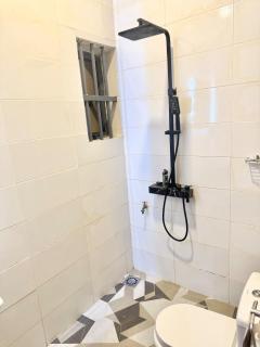 Élégant 3 pièces avec entrée personnelle à Fidjrossè, Cotonou, Wifi fibre et Parking - 6