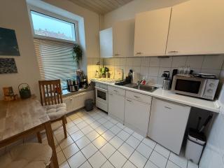 1 Zi Whg an der Universität zu Kiel-Alsenstrasse 17, perfekt auch als Schadenwohnung, eigener Parkplatz, große Wohnküche, Wlan, gemütlich möbliert, je 3 Min zur Universitätsklinik, Ostsee, Seebäder, City, Luxusfähren - 1