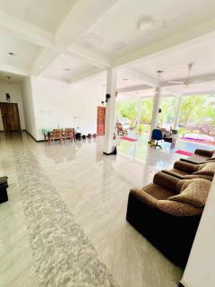 Monkey Garden Hotel - Polonnaruwa - 8