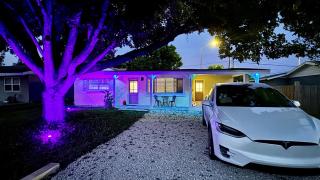 Escape near to Siesta Key with Hot Tub, BBQ, and Fireplace - 3