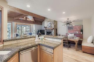 3BR Deer Valley Family Retreat - Hot Tub and Fireplace 7560 home - 3