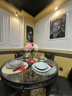 Courtyard Central Premium Apartment - 8