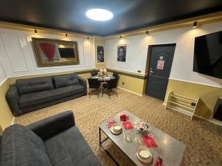 Courtyard Central Premium Apartment - 5