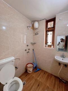 Luxury-Vibe Room With Attached Washroom & Balcony - Patna - 3