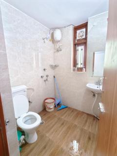 Luxury-Vibe Room With Attached Washroom & Balcony - Patna - 2