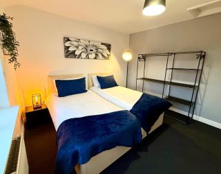 Modern 5 Bed 3 Bath Perfect For Families & Work In Bolton - 5