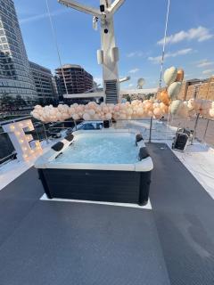 The Canary Yacht - 8