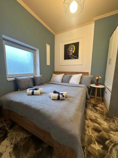 Courtyard Central Premium Apartment - 9