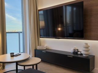 URBAN APARTMENTS Global Premium, 8th floor, No 14 - Air Condition - Balcony - Free Garage - Katowice - 1