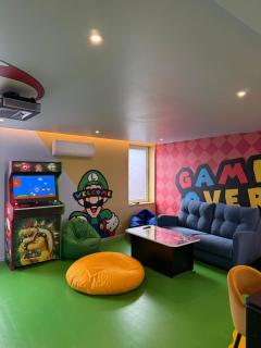 Retro Gaming Corner - Arcade Games - Jacuzzi - Sauna - Switch 2 - 9