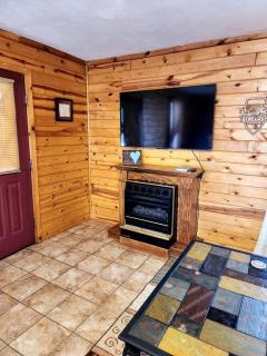 Charming Cabin Rental Perfect for Couples in Carroll County, Arkansas - 9