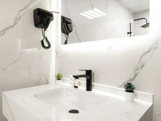 Luxury 3BHK w Floating Bed in Dubai Marina Man 2501 - 5