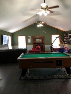 Gorgeous Vacation Cabin for Groups with Stylish Interior near Huntington, West Virginia - 9