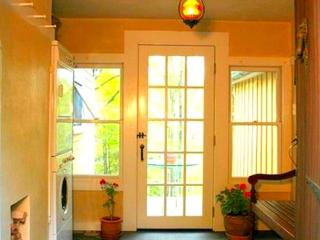 Luxurious Riverfront Cottage with a Hot Tub and a Fireplace near the Twin Lakes, Connecticut - 3