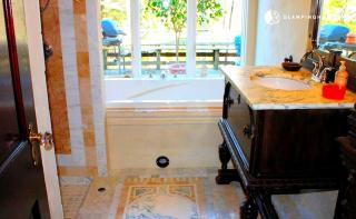 Luxurious Riverfront Cottage with a Hot Tub and a Fireplace near the Twin Lakes, Connecticut - 3