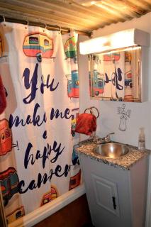 Texas Hill Country Vintage Caravan Glamping - 8