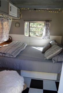 Texas Hill Country Vintage Caravan Glamping - 6