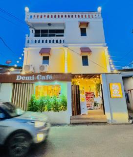 Demi Cafe and Hostel - 4