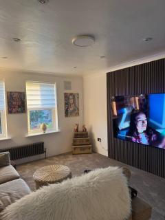 Luxury entire apartment with free parking - 9