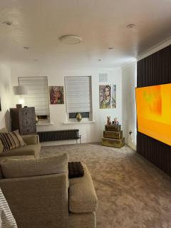 Luxury entire apartment with free parking - 0