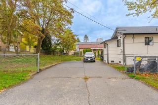 Sleek 2BR Lower Unit Near Airport & Seattle DT - 2