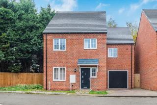 4-Bed Spacious House Perfect for Long-Term Stays -  - 0