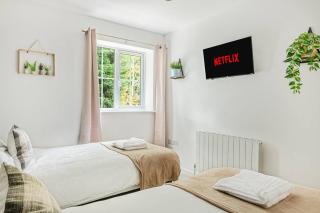 4-Bed Spacious House Perfect for Long-Term Stays -  - 5