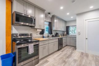 Pet-Friendly 4BR Home Near Airport & Seattle DT - Mount View - 9