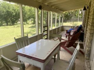 Wonderful Riverside Retreat in Wimberley, Texas, for Glorious Glamping Getaways - 8