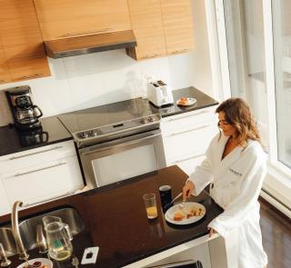 Corporate Stays Margaretta 1 Bedroom w Den - 2