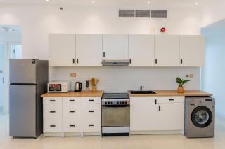 Luxury 3 BR w Floating Bed in Dubai Marina DEC 902 - 4