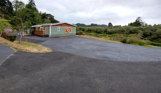 Cozy Waterfront Cottage with Hot Tub in Lakeside, Oregon - 4