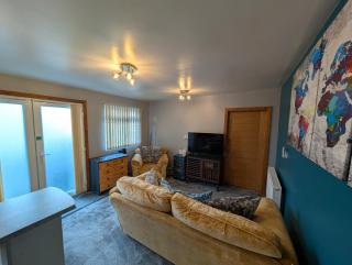 Private, Modern and Detached Garden Apartment - 8