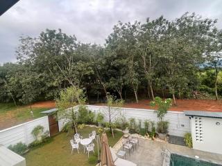 Sleep Shot Pool Villa - 1