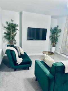 2 Bedroom Cosy Apartment in Strood High Street - 0