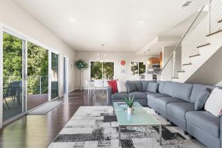 LA Chic Stunning Views & Sunsets - 1