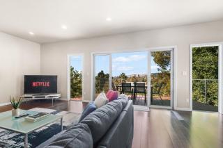 LA Chic Stunning Views & Sunsets - 2