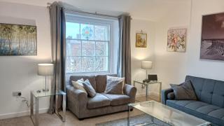 Central Glastonbury Apartment - 5