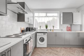 3 Bedroom House with Free Parking - 7