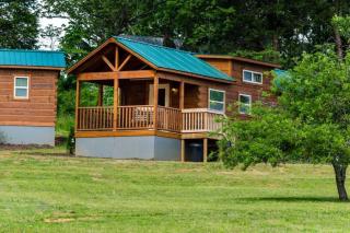 Stunning Cabin Close to Tryon and the Foothills of Mill Spring near Lake Lure, North Carolina - 0