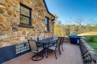 Old Stone Cottage Retreat in the Heart of Missouri - 9