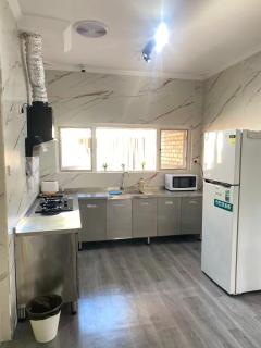 room near train station and airport - Perth - 1