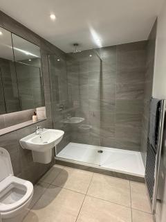 J&E Modern Luxury Apartment - 4