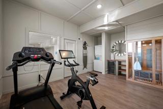 Infinity View Lodge - Private Gym Sauna and Pool - 7