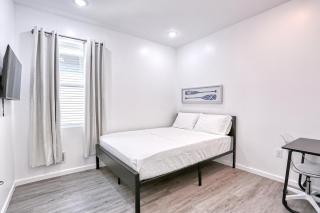 Newly Built Lake House Near NYC EWR MetLife AD Mall - 9