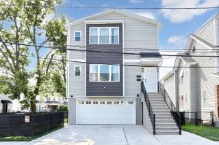 Newly Built Lake House Near NYC EWR MetLife AD Mall - 1