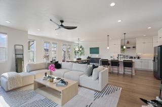 NEW Sauna -Plunge-Gym-Arcade-Hot Tub-MTN Views - 1