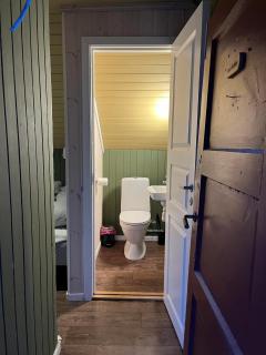 Cozy bedroom & basement with amenities - 4