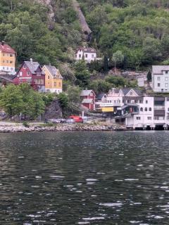 Cozy bedroom & basement with amenities - 4